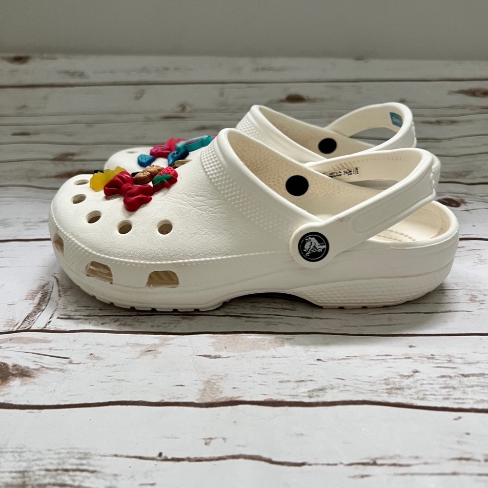 Crocs Classic Clogs Unisex White Jibbitz Charms (Women 8 Men 6 Big Kids 6)